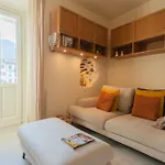 Linda By Rent Como